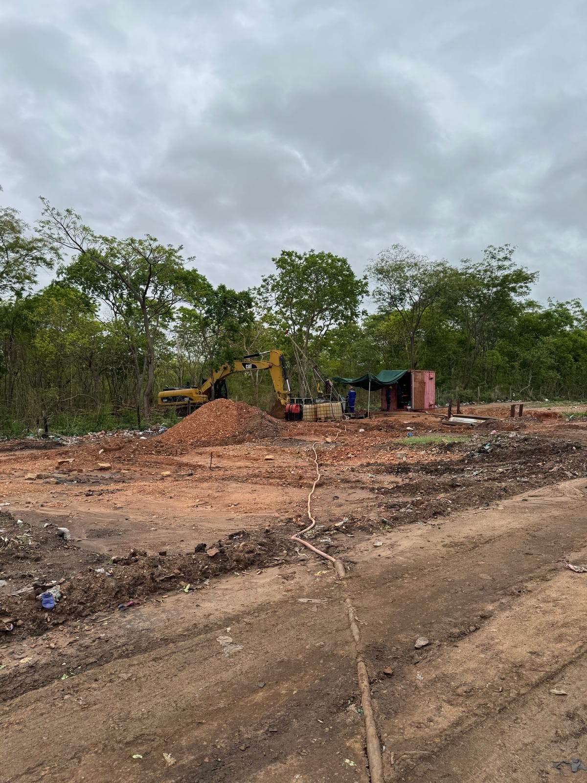 Los Clavillos, Santa Cruz — Core sample extraction.