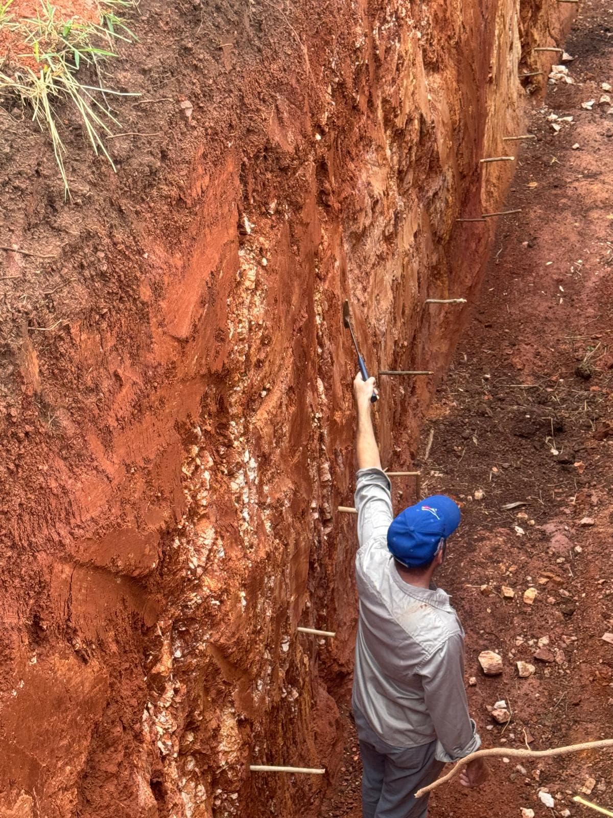 Los Clavillos, Santa Cruz — Drill crew at work.