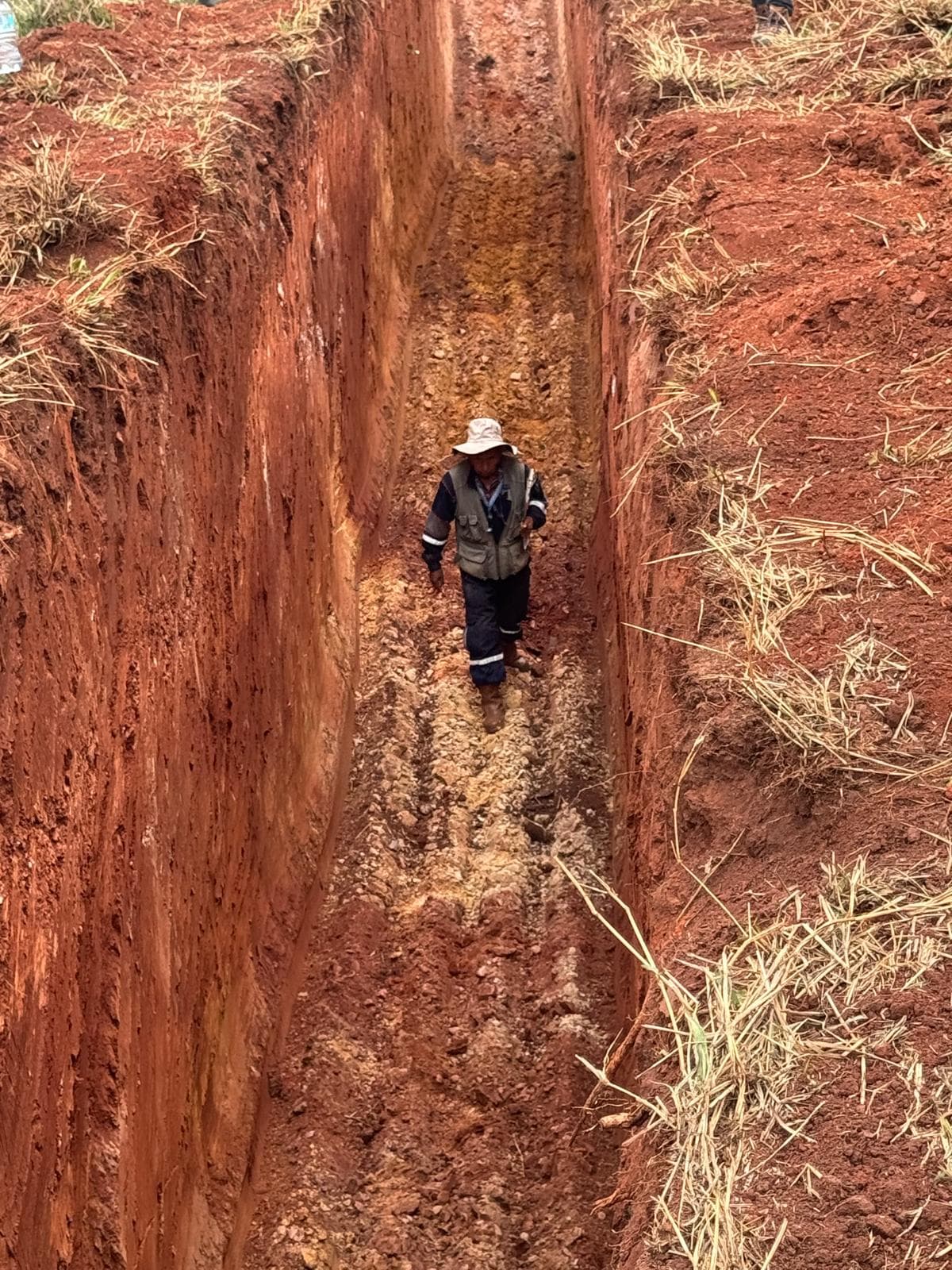 Los Clavillos, Santa Cruz — Site preparation and excavation.