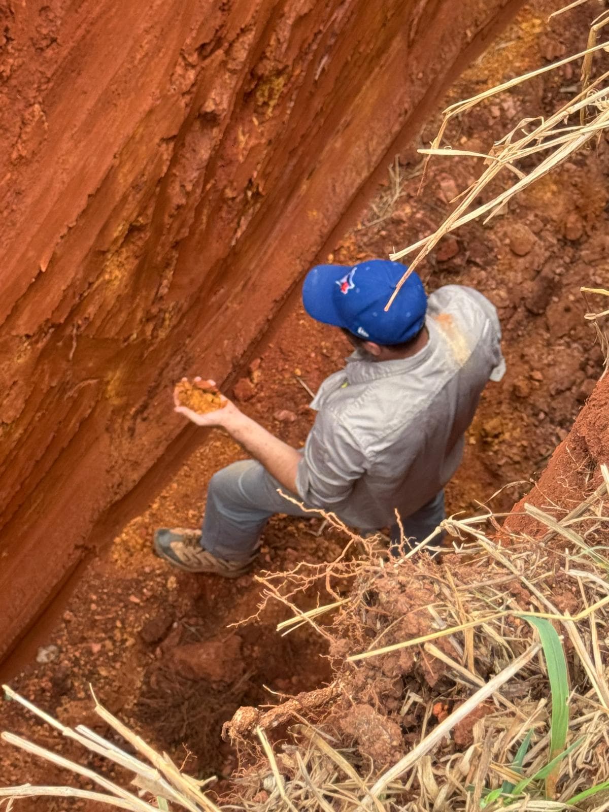 Los Clavillos, Santa Cruz — Ingetrol Explorer drill rig setup.