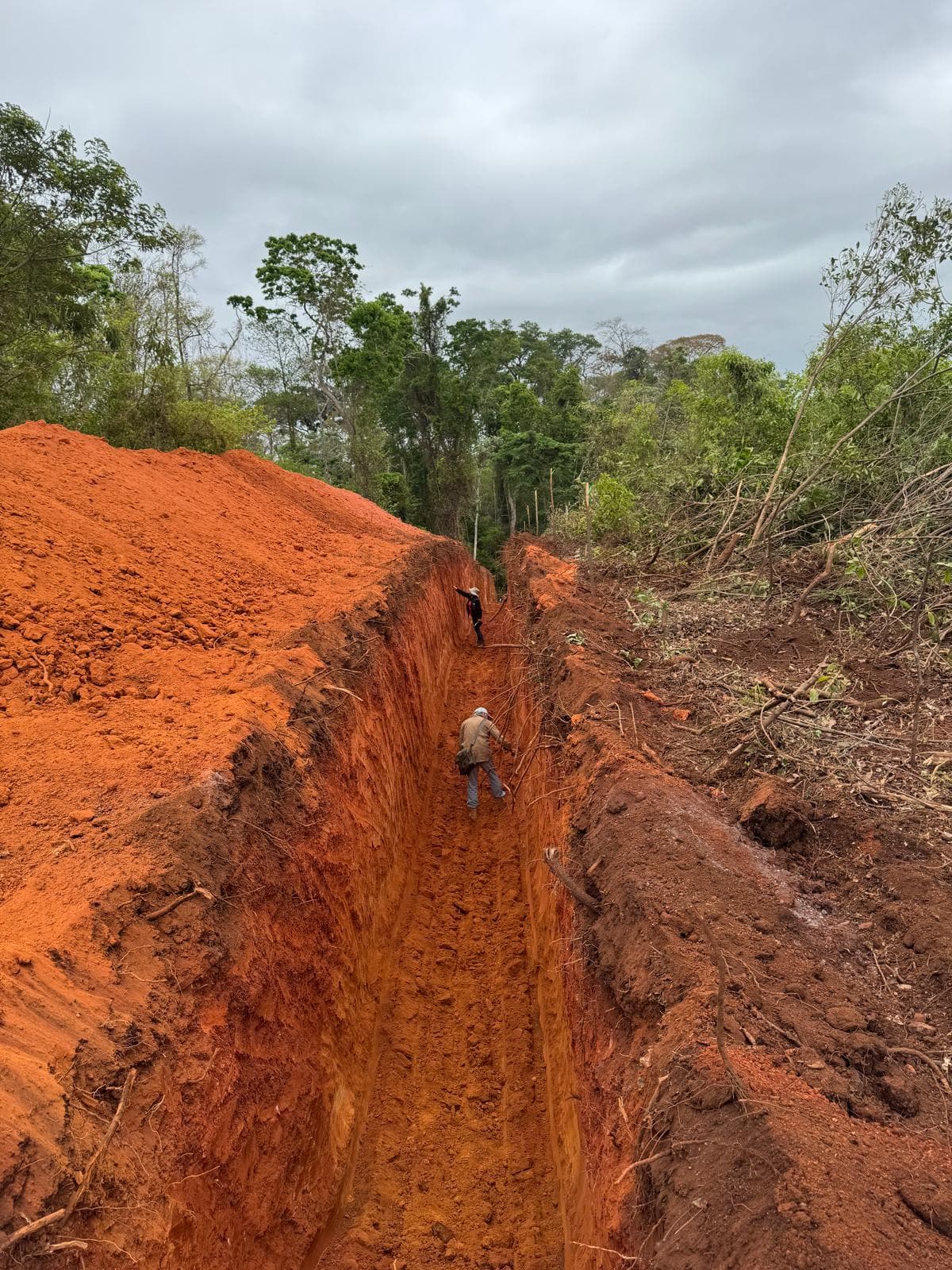 Los Clavillos, Santa Cruz — Trench excavation in the SW zone.