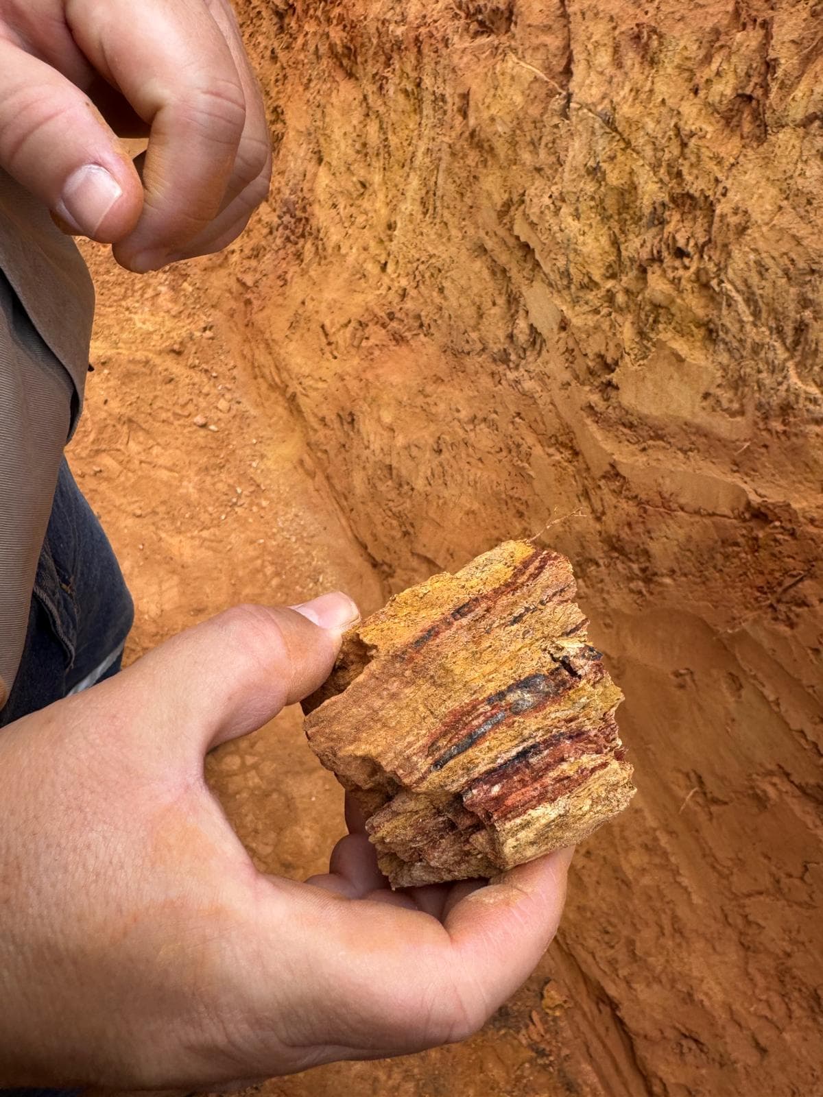 Los Clavillos, Santa Cruz — Sample bagging for ALS Peru lab.