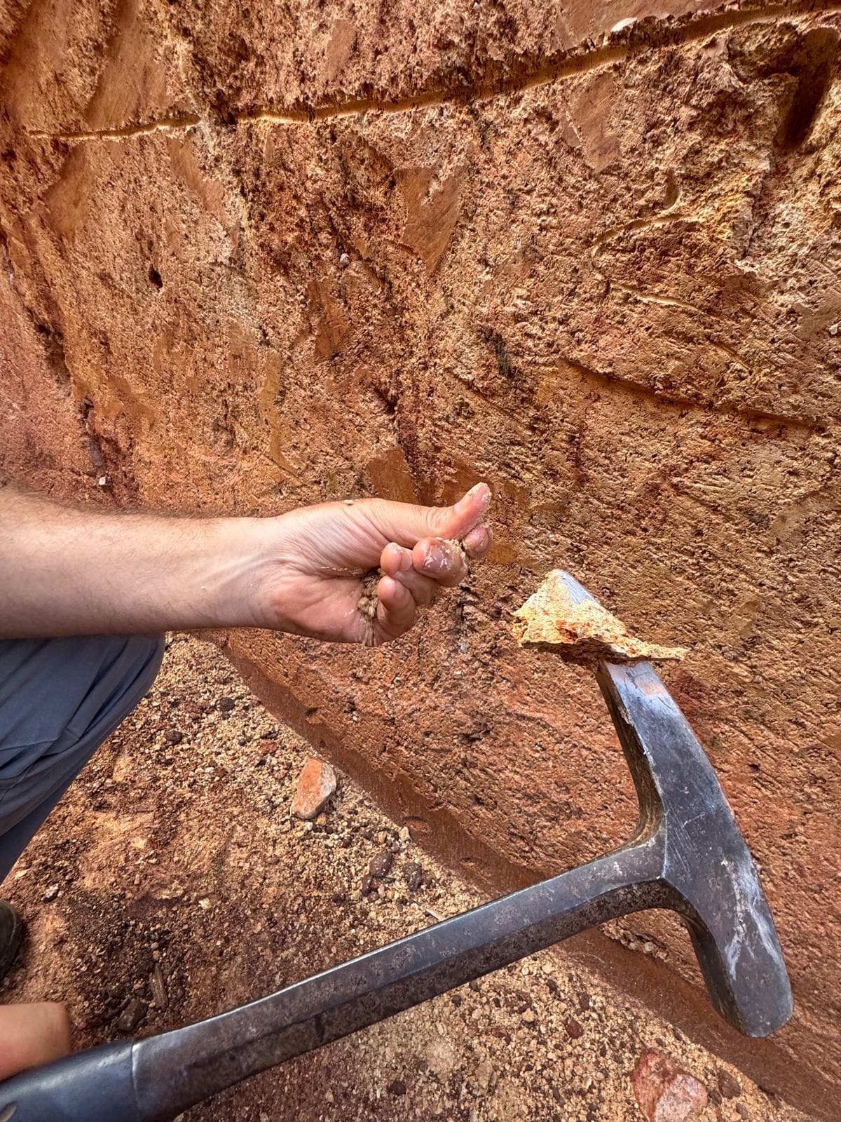 Cerrito XXI, Concepción — Precambrian gneiss outcrop.