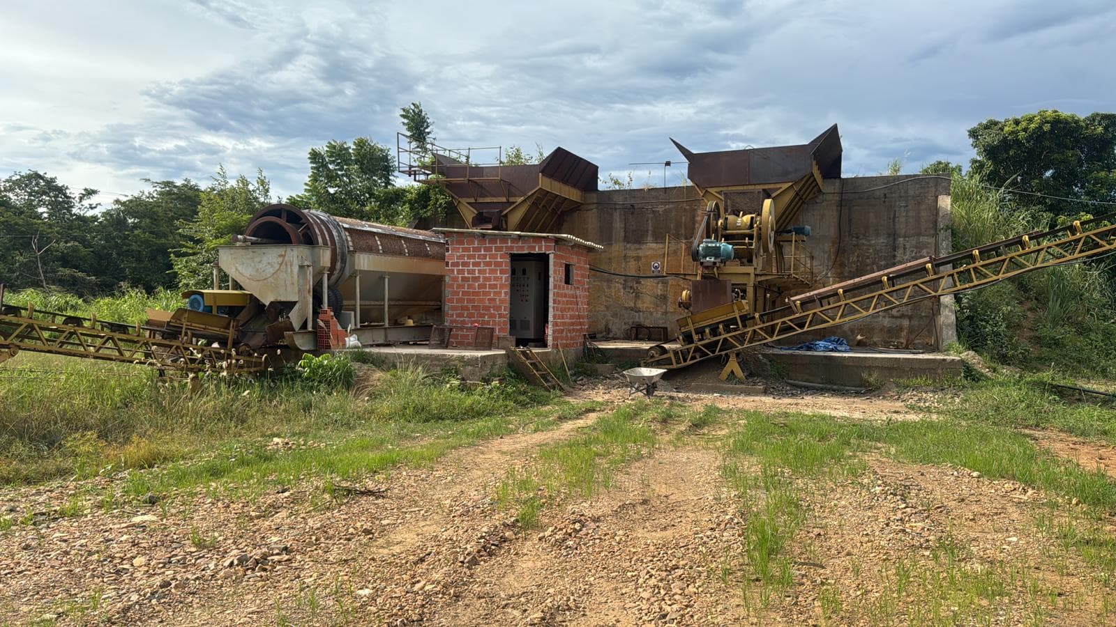 Cerrito XXII, Concepción — Shear zone in gneiss complex.